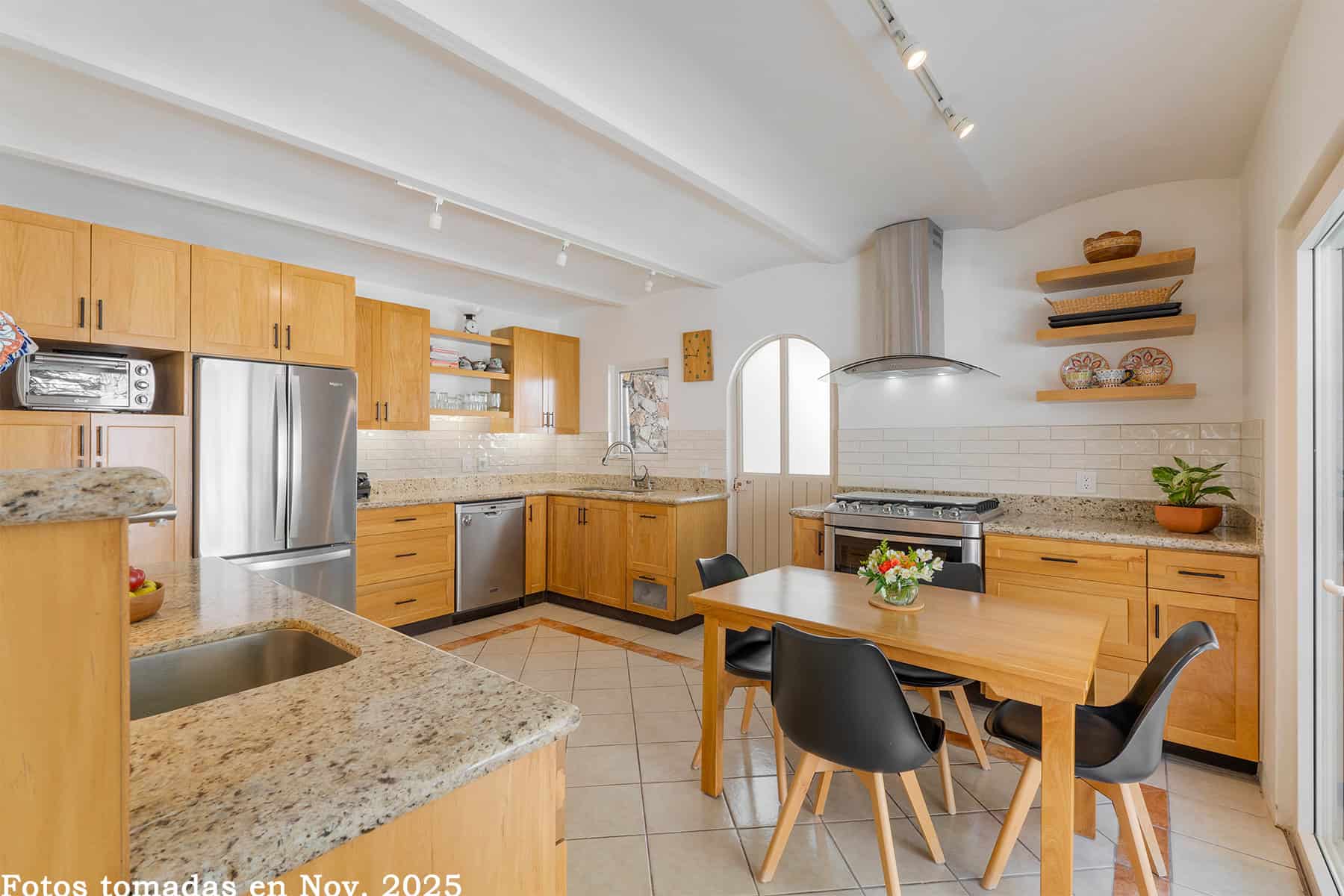 03 Light and Bright MOdern Kitchen is a Star