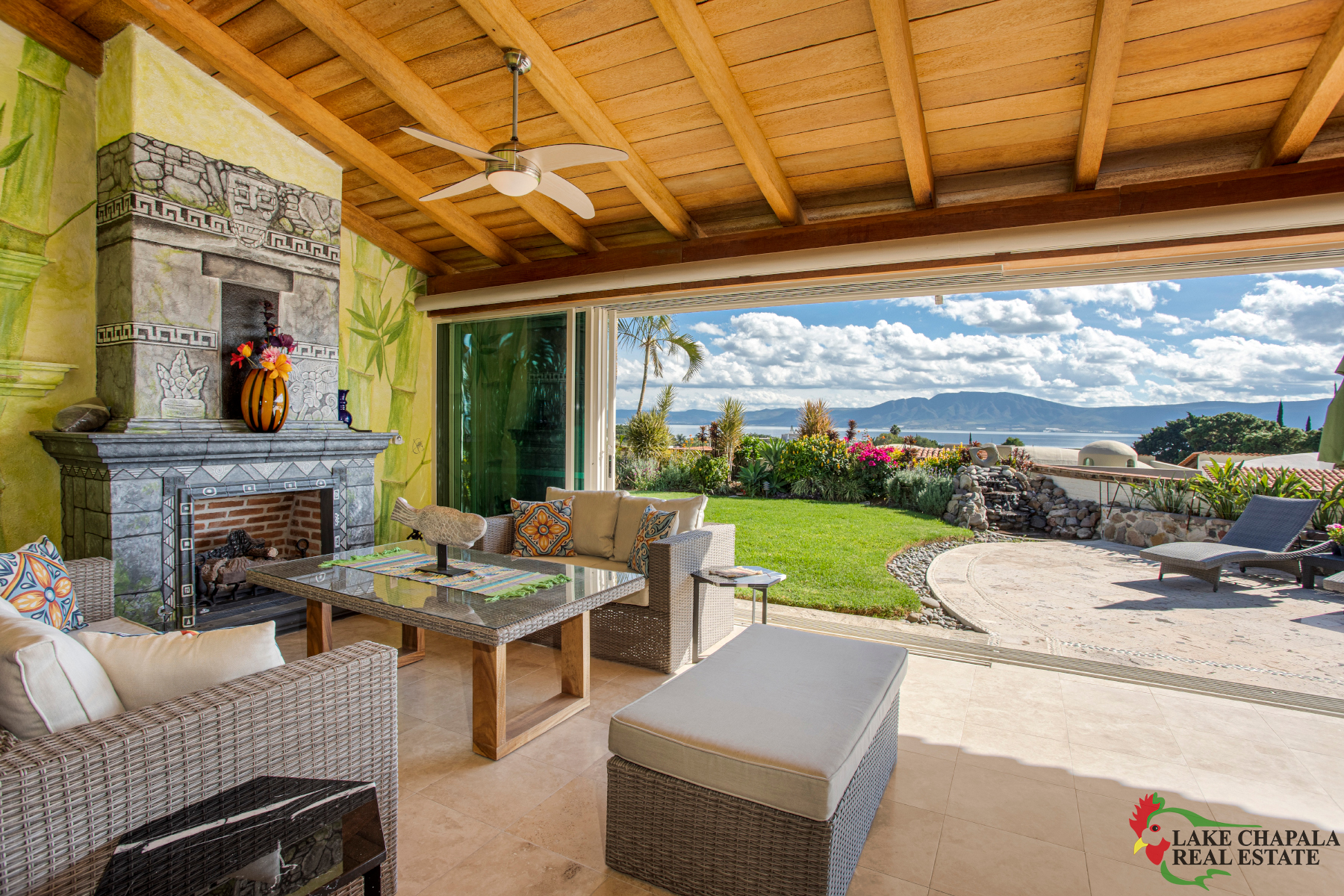 01 Enclosed Lanai with 180 Degree Lake View