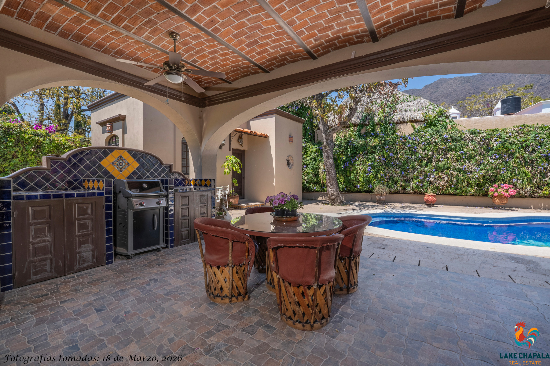 07 Entertaining Terrace with Grilling Counter