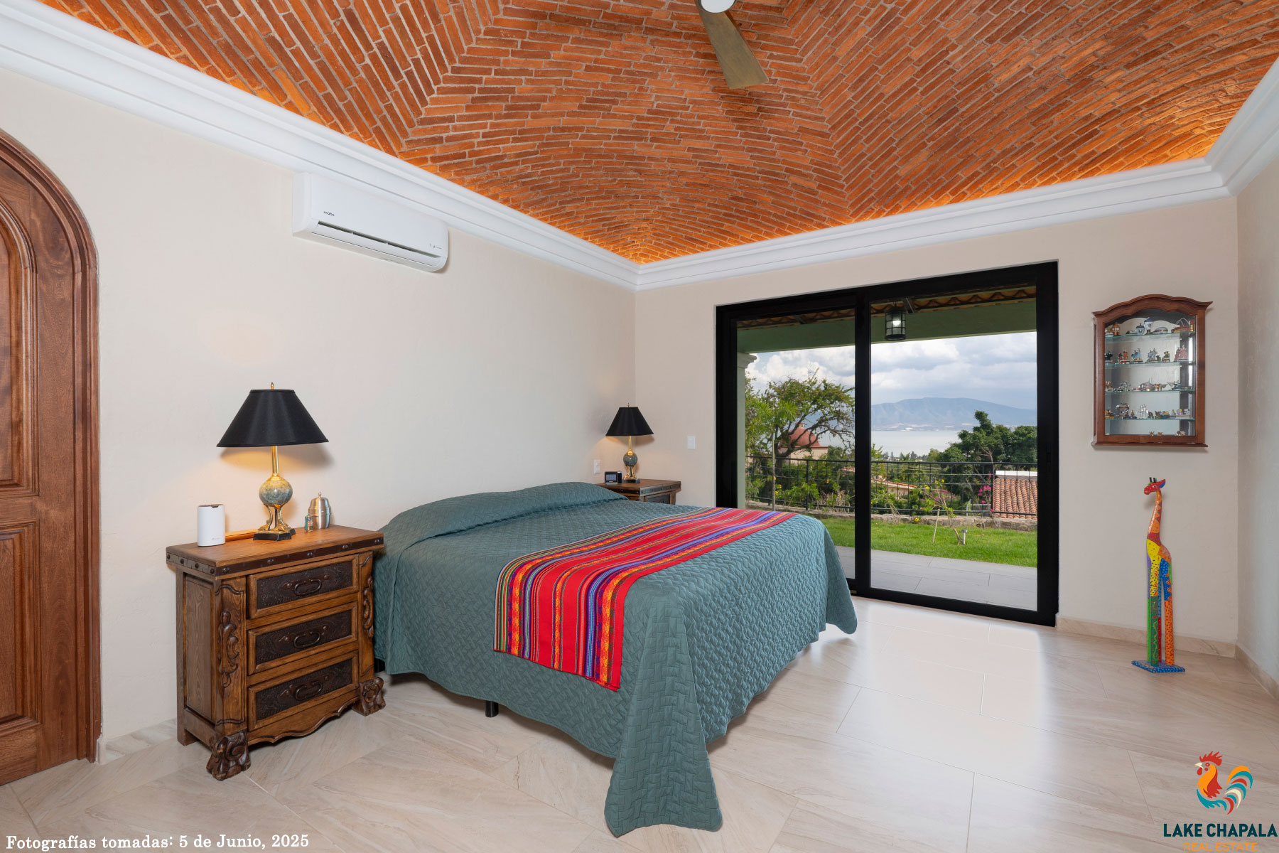 06 South Master with Lake View and Coffee Terrace