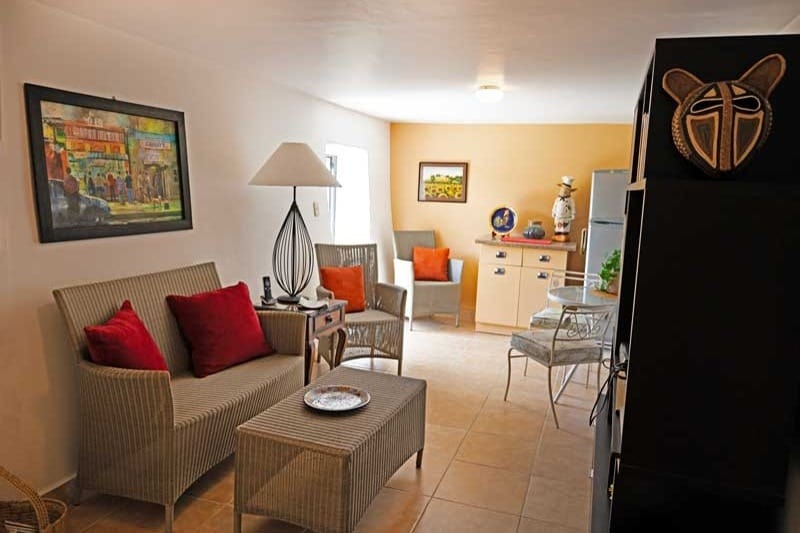 14 Independant 1 Bedroom Casita Flows Out to Garden