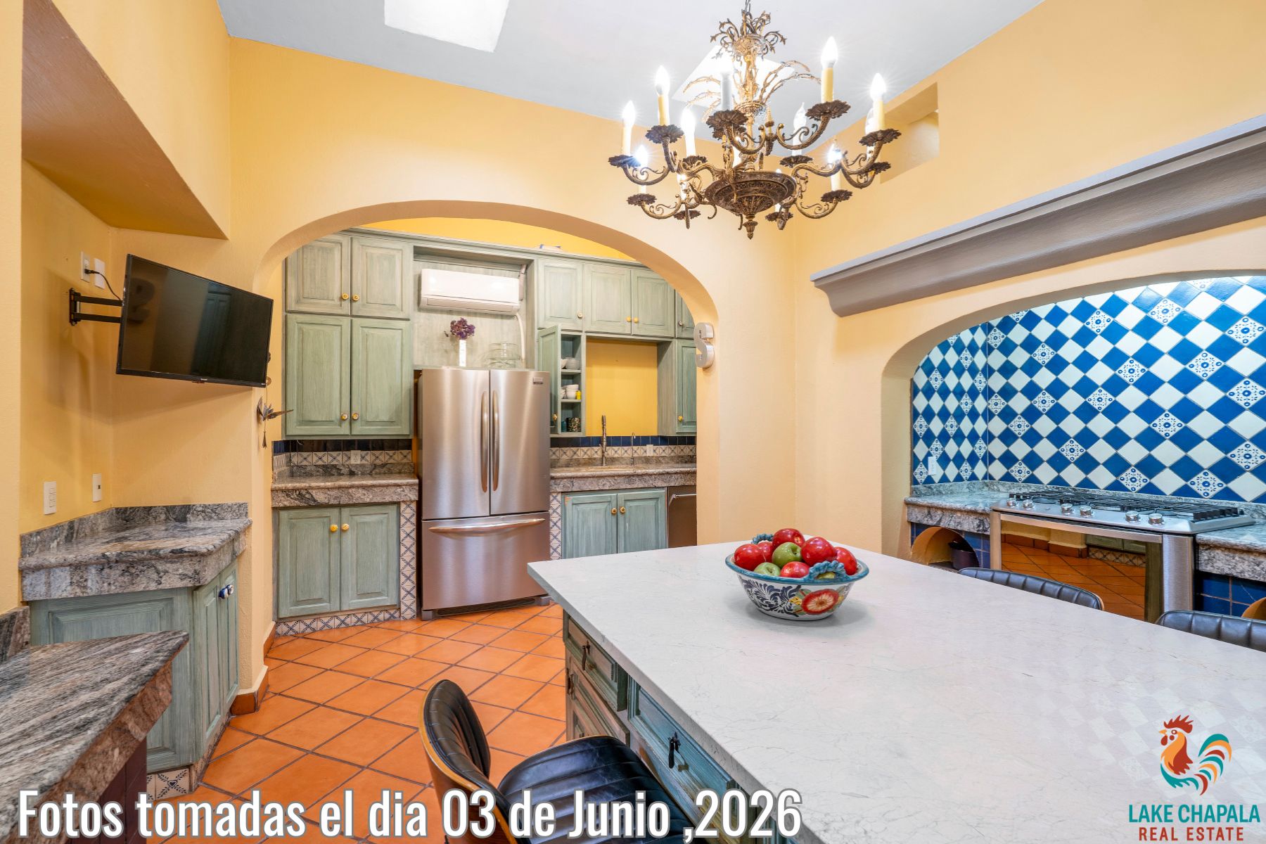 005 Kitchen with Island for 6 and Grand Stove Niche