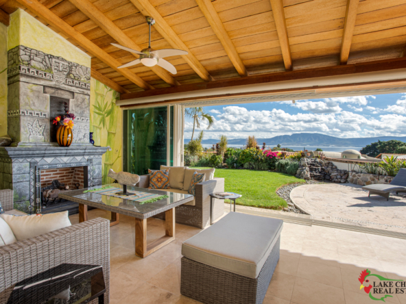 01 Enclosed Lanai with 180 Degree Lake View