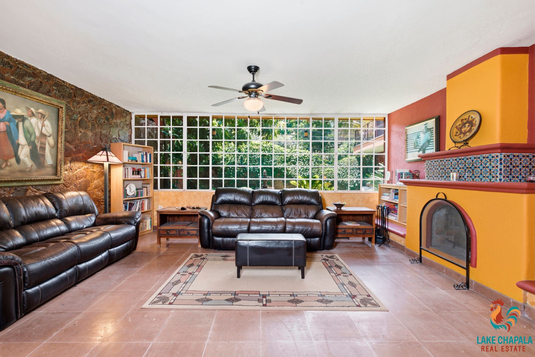 04 Spacious Living Room wih Fireplace and Garden View