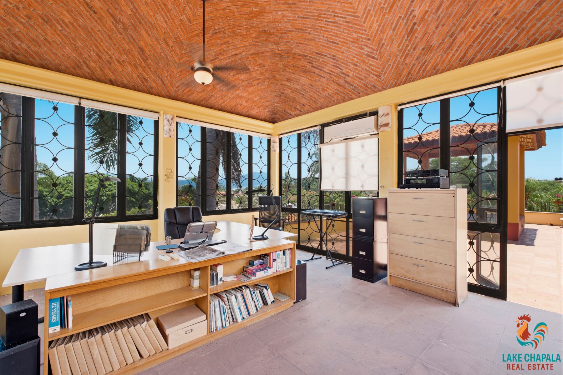 09 Office Studio with Domed Ceiling and 360 Degree Views
