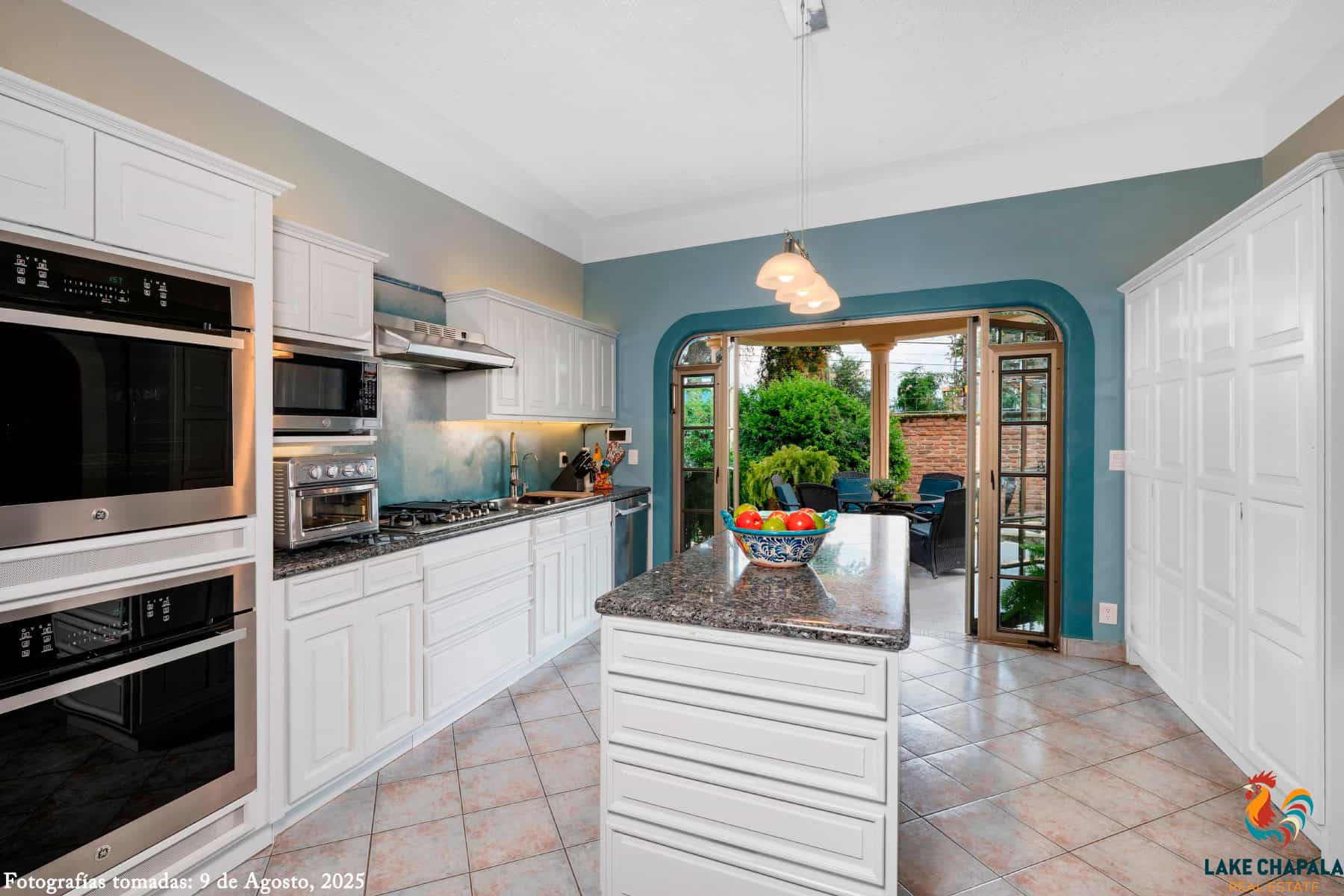14 Elegant Modern Kitchen Leads out to the South Garden Porch