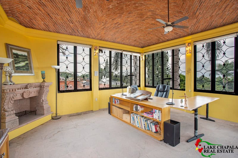 05 Villa Hansen Roof Top Hideaway with 360 Degree Views and Fireplace