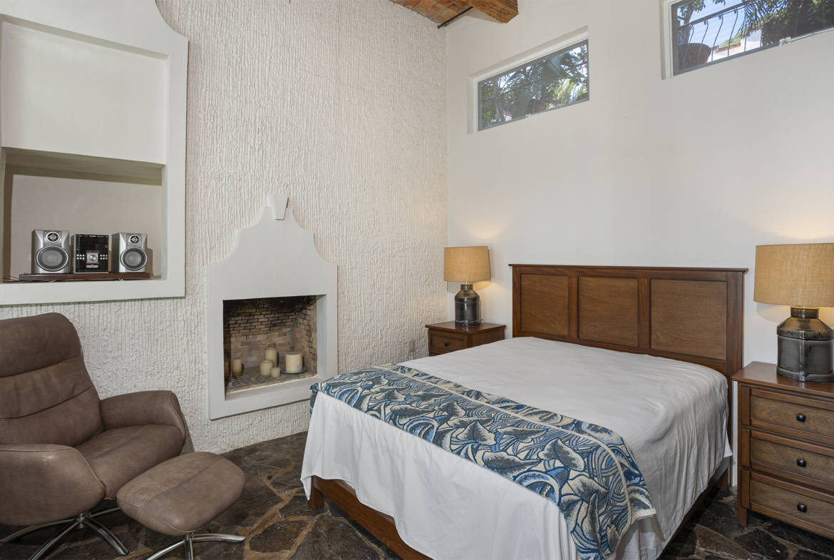 10 Casita Guest Suite has a Cozy Fireplace and Garden and Lake Views