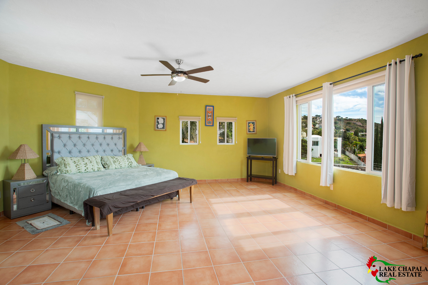 13 Casita Large Bedroom with Lake View