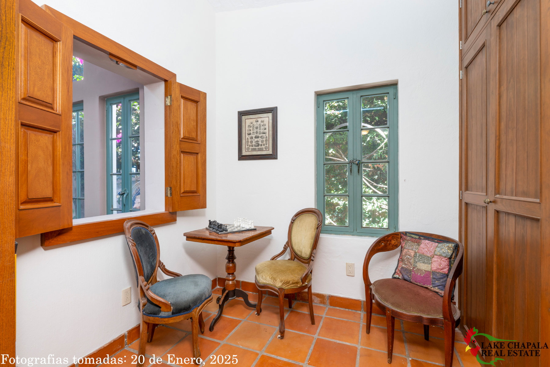 12 Guest Room Sitting Area