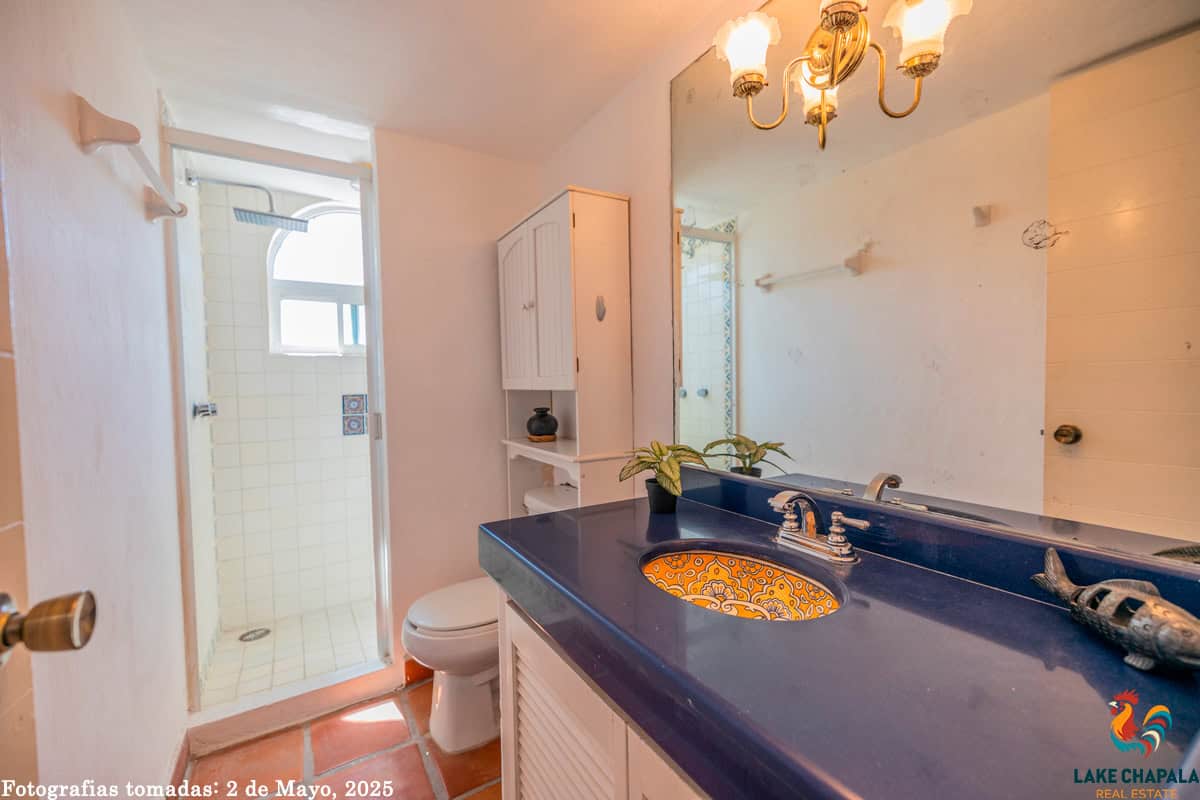 11 Full Bathroom with Shower
