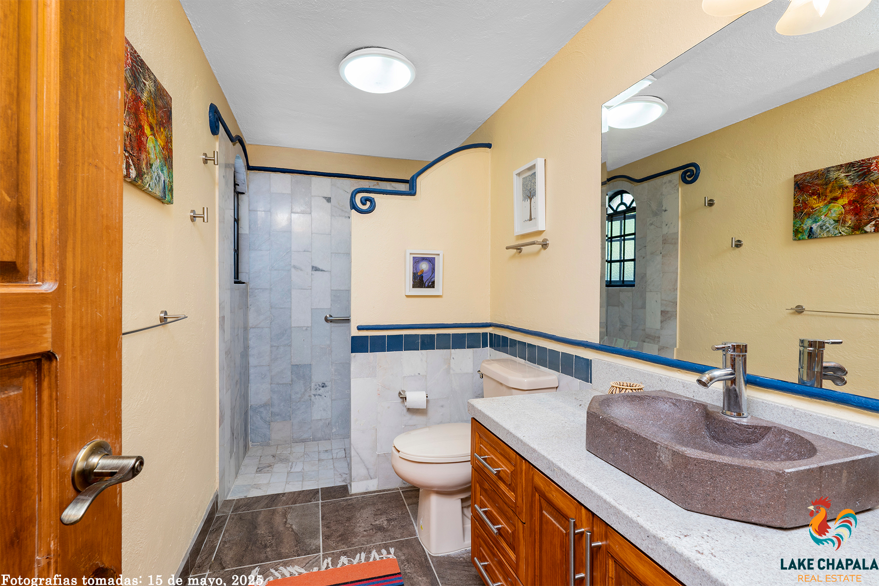 16 Guest Bath is Light and Bright