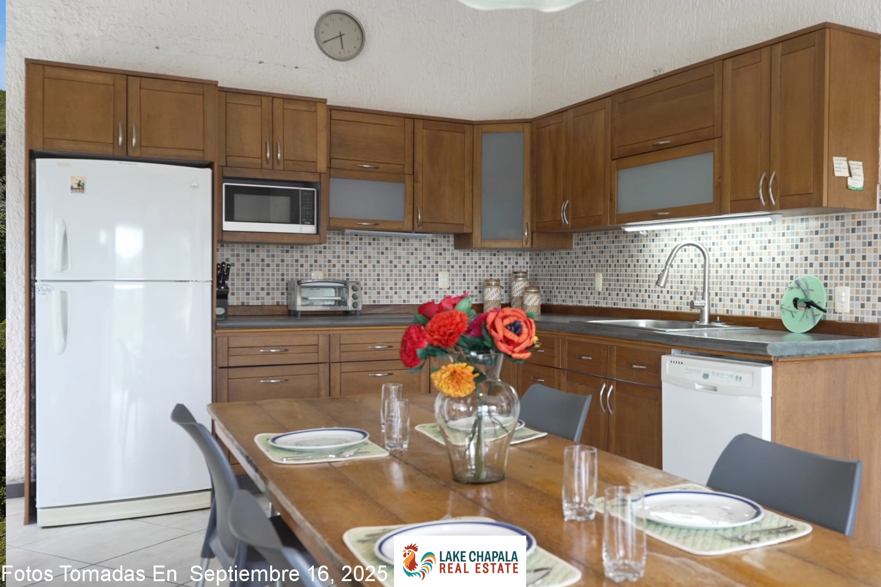 003 Spacious Second Floor Unit Kitchen