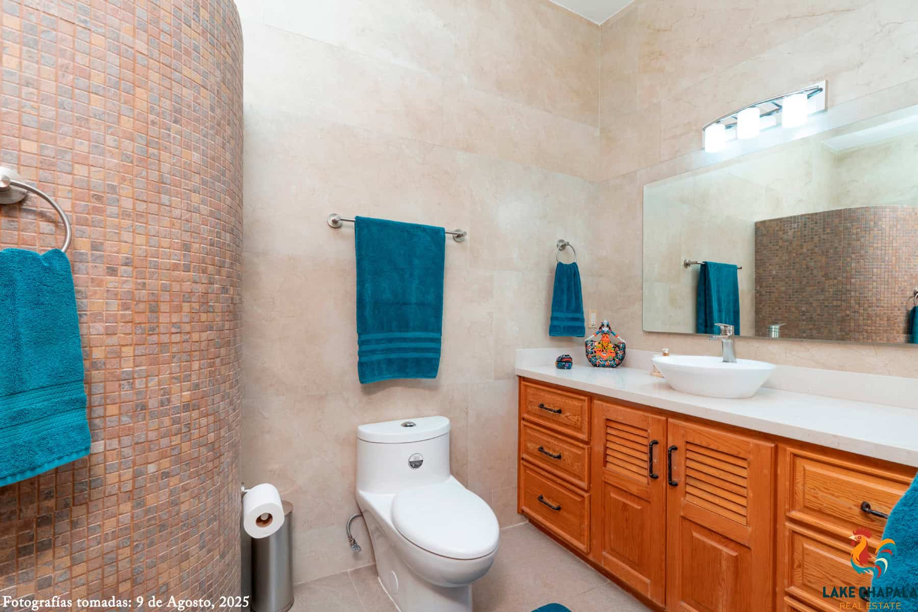 16 Main Floor Master Bath