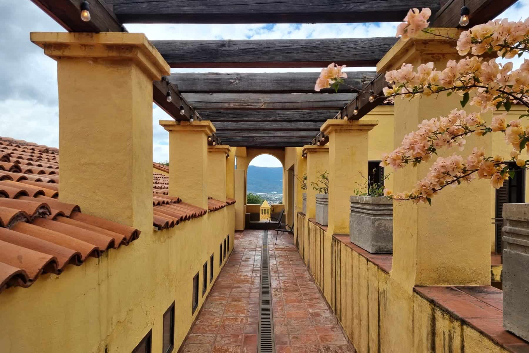 08 The Second Floor Collonade