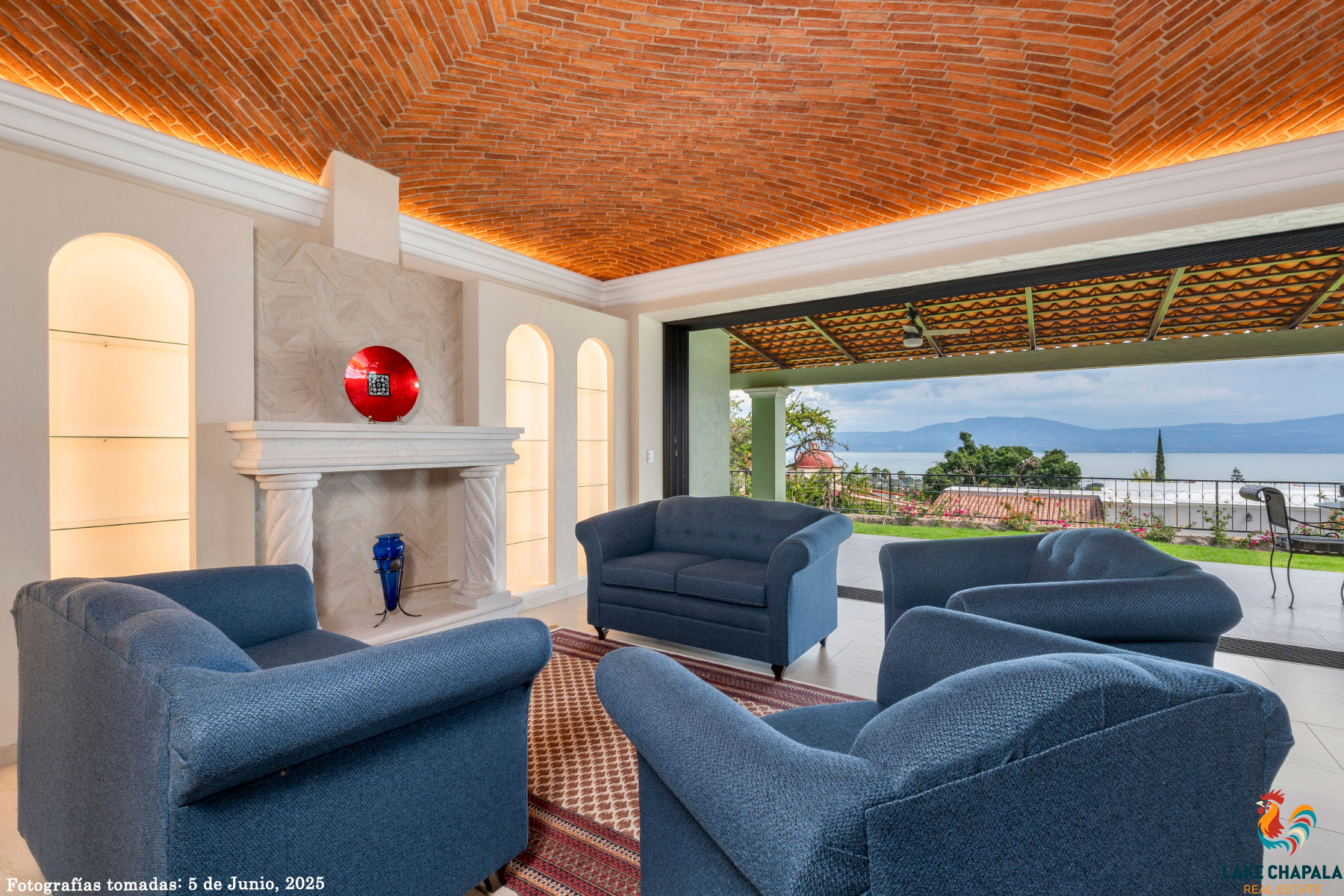 01 One Level Deluxe Lake View Home