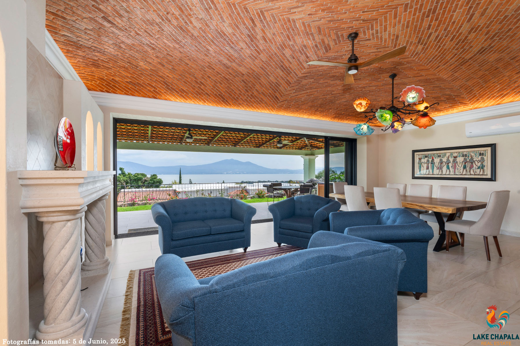 19 Elegant Living Lakeside